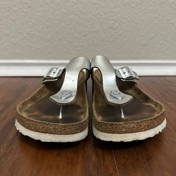 BIRKENSTOCK Womens Gizeh Soft Footbed in Silver Leather - Picture 4 of 9